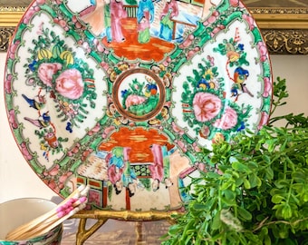 Prato vintage com medalhão de rosa de 25 cm