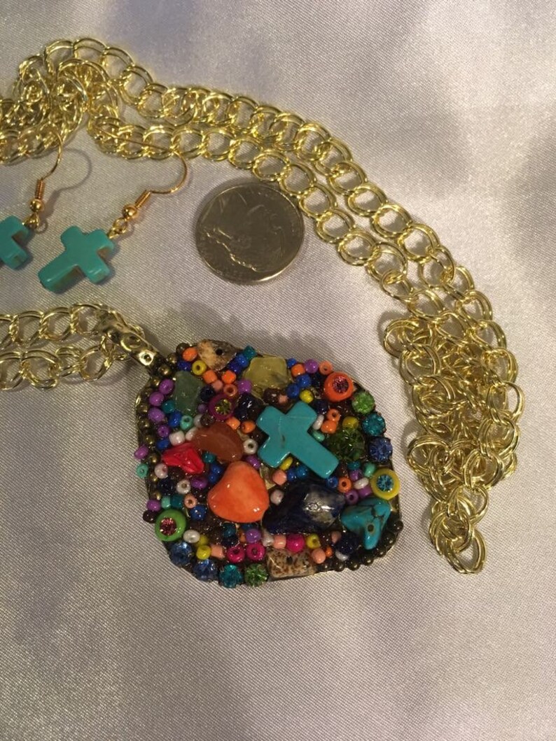 Colorful gold nugget pendant with earrings