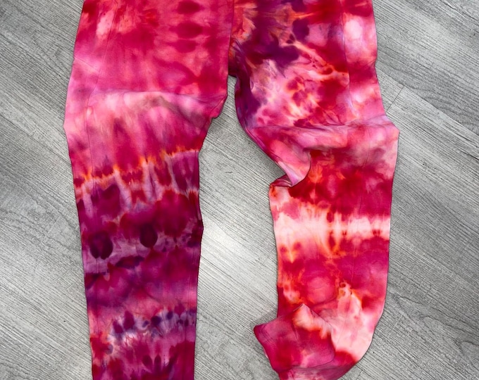 100% Cotton Capri Hand Dyed Leggings with Side pockets for Phone