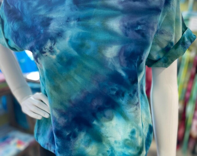 Hand-Dyed Cotton Crop Top: Caribbean Ocean Design