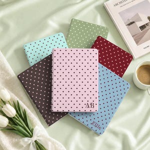 Funda personalizada para iPad con lunares, funda para iPad con nombre personalizado y soporte para lápiz, bonito regalo para mujeres, iPad Pro 2026 2025, Air 7 6, Mini 7 6