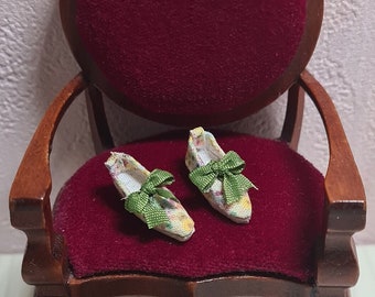 Zapatos con caja estilo antiguo, escala 1/12
