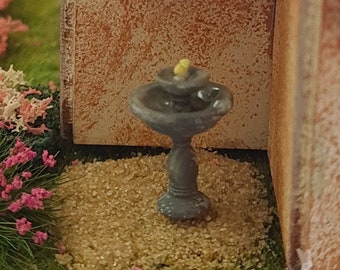 Dollhouse miniature fountain, scale 1/48