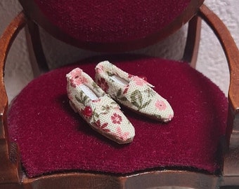 Zapatos con caja estilo antiguo, escala 1/12
