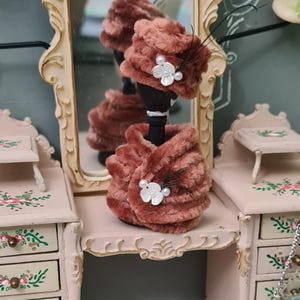 Gorro y bufanda de pelo para casa de muñecas, escala 1/12