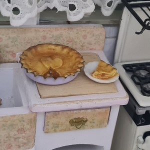 Dollhouse Miniature Apple Pie , 1/2 scale image 3