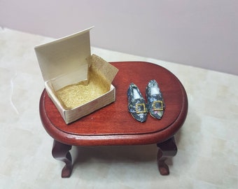 Zapatos con caja estilo antiguo, escala 1/12