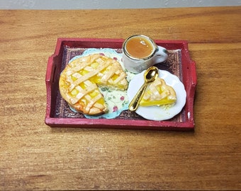 Bandeja con tarta y taza de te, escala 1/12
