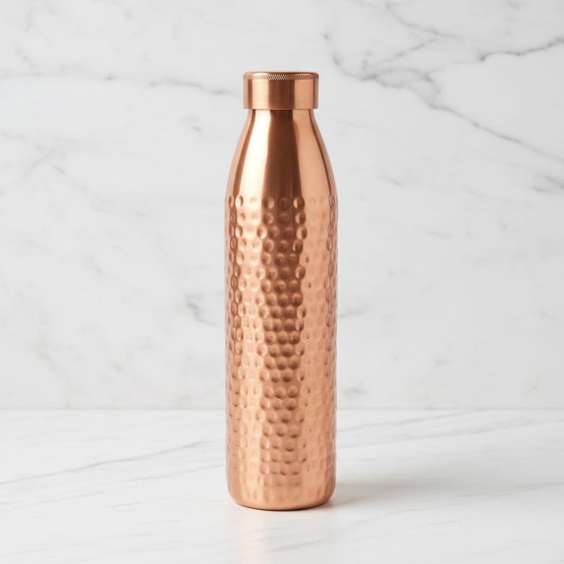 Vattenflaska i ren koppar 1000 ml | Handhamrad | Designad i Norge | Antibakteriell och ayurvedisk bild 4