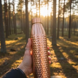 Vattenflaska i ren koppar 1000 ml | Handhamrad | Designad i Norge | Antibakteriell och ayurvedisk bild 1