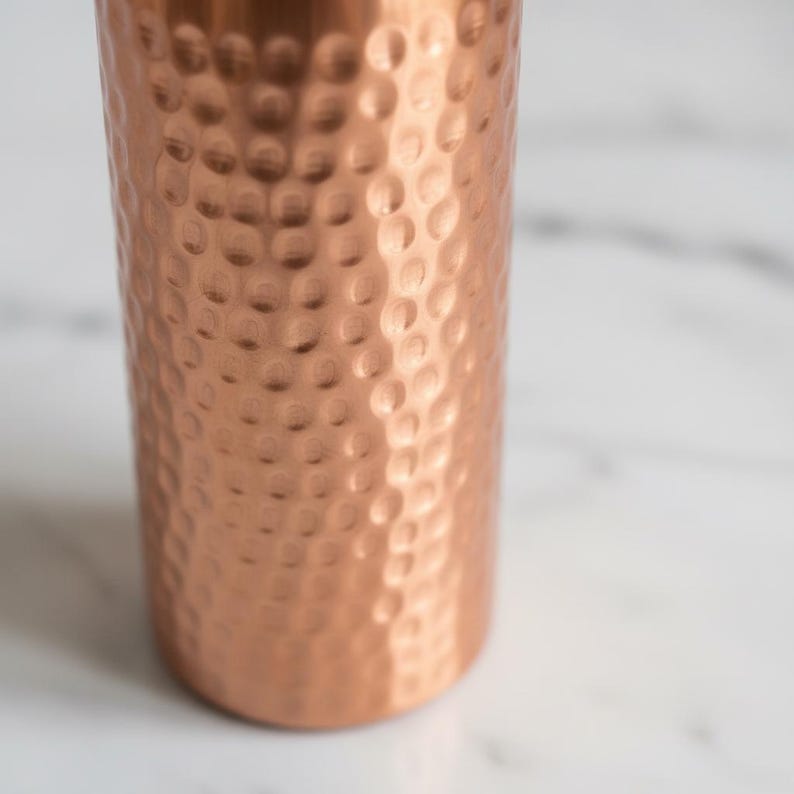 Vattenflaska i ren koppar 1000 ml | Handhamrad | Designad i Norge | Antibakteriell och ayurvedisk bild 5
