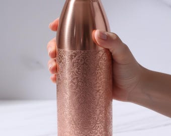 Garrafa de água em cobre puro | Design floral gravado | 1000ml | Água Ayurvédica Tamra Jal | Zero plástico | Desenhada na Noruega