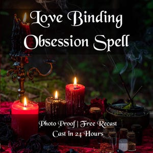 Może przedstawiać: Obraz mistycznej sceny z zapalonymi świecami, kandelabrem i małymi szklanymi słoiczkami. Tekst "Love Binding Obsession Spell" jest wyświetlany u góry. Dodatkowy tekst to "Photo Proof | Free Recast" i "Cast in 24 Hours".
