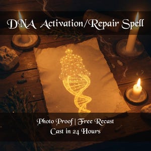 Może przedstawiać: Mistyczna scena z pergaminem przedstawiającym świecącą helisę DNA i ilustrację ludzkiej postaci. Tekst brzmi "DNA Activation/Repair Spell". Zapalone świece i naturalne elementy tworzą atmosferę. Widoczny jest również tekst "Photo Proof | Free Recast Cast in 24 Hours".