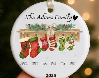 Adorno navideño familiar personalizado, calcetines personalizados con nombres, recuerdo de cerámica