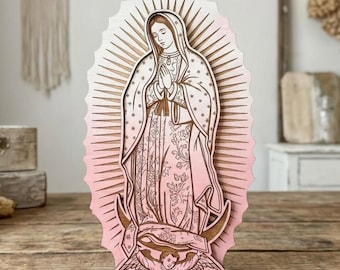Placa de madera de la Virgen de Guadalupe, icono católico con degradado rosa