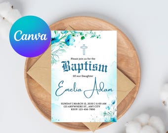 Puede incluir: Invitación de bautizo con detalles florales azules y el texto "Please join us for the Baptism of our Daughter Emelia Adam." La invitación está sobre una bandeja de madera con un sobre marrón y un logo de Canva.