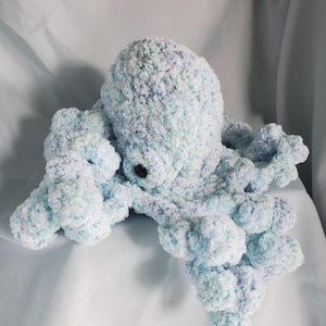 Crocheted Octopus Plushie – Soft Bulky Yarn, 10&quot; Handmade Stuffed Animal – Custom Color Cute Ocean Toy – Kawaii Gift