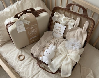 Häschen Baby Geschenk Set im Erinnerungs Koffer Bio Neugeborenen Coming Home Outfit Willkommens Baby Hamper Luxus Duschbox Taufe Taufe Custom