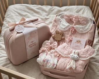 Set de regalo Sweet Baby en maleta de recuerdo Conjunto orgánico para recién nacido para la salida del hospital Cesta de bienvenida para bebé Caja de lujo para baby shower Bautizo Personalizado
