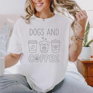 Hundar och kaffe-tröja rolig hundgrafik-tröja present till Java-älskare valpmammor hundälskare kaffe-tröja latte-fan-tröja hundcitat-tröja