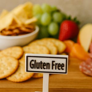 Gluten Free & Celiac Safe Food Labels – Reusable Buffet or Charcuterie Signs – Allergy Friendly Party Decor – 3D Printed Stand-Up Markers