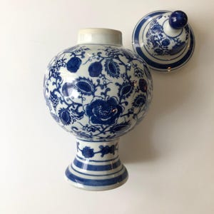 Blue and White Large Ginger Jar with Lid Vase Chinoiserie Ceramic Floral