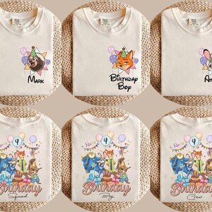 Pode incluir: Um conjunto de tr&ecirc;s potes de cer&acirc;mica com tampas, com um padr&atilde;o floral azul e branco. Os potes variam em tamanho, sendo o maior com cerca de 20 cm de altura. Est&atilde;o dispostos sobre uma superf&iacute;cie branca.