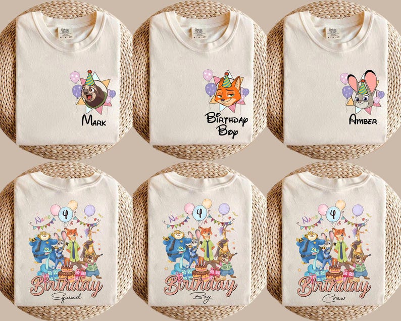 Pode incluir: Um conjunto de tr&ecirc;s potes de cer&acirc;mica com tampas, com um padr&atilde;o floral azul e branco. Os potes variam em tamanho, sendo o maior com cerca de 20 cm de altura. Est&atilde;o dispostos sobre uma superf&iacute;cie branca.