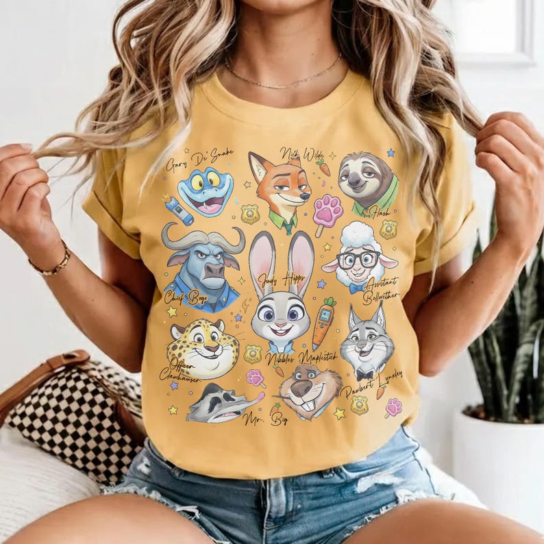 Op de afbeelding: Een set van drie keramische mokken met een gespikkelde, matte afwerking. De mokken zijn in de kleuren cr&egrave;me, lichtgrijs en donkergrijs. Elke mok heeft een eenvoudig, minimalistisch ontwerp, perfect voor koffie of thee.