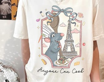 Camiseta Coquette Bow Anyone Can Cook Disney Ratatouille Little Chef Remy Comfort Colors, Chef Remy Rat París Francia Viaje de chicas Disney de Gusteau