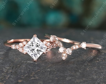 Conjunto de anillo de compromiso de moissanita talla princesa, conjunto de alianza de boda vintage con diamantes talla redonda, conjunto de oro rosa con diamantes talla racimo, conjunto nupcial único, regalo de aniversario