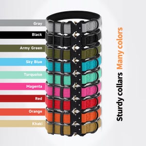 K&ouml;nnte beinhalten: Ein Stapel robuster Hundehalsb&auml;nder in verschiedenen Farben, darunter Grau, Schwarz, Armygr&uuml;n, Himmelblau, T&uuml;rkis, Magenta, Rot, Orange und Khaki. Jedes Halsband hat eine schwarze Schnalle und einen reflektierenden Streifen. Der Text "Sturdy collars Many colors" ist sichtbar.