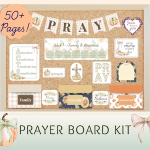 Puede incluir: Un kit de tablero de oración en un tablero de corcho, con el texto "PRAYER BOARD KIT". El tablero incluye elementos decorativos como calabazas, pancartas y tarjetas con frases como "Pray" y "Believe". Las palabras "50+ Pages!" también son visibles.
