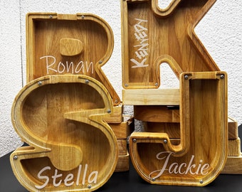 Salvadanaio con lettera grande in legno personalizzato per bambini, nome personalizzato, salvadanaio (nome inciso al laser), salvadanaio in legno con lettere dell'alfabeto, compleanno