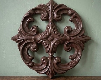 Vintage 1940s Iron Rosette Garden Gate Element – Architectural Salvage – 6.5"