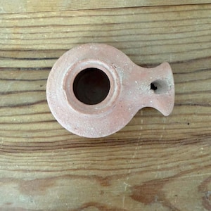 Vintage Holy Land Herodian-Style Clay Oil Lamp Replica – Ceramic Pottery – Jerusalem & Bethlehem Souvenir