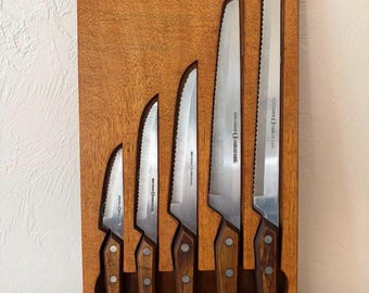 Juego de cuchillos dentados vintage de 5 piezas de acero inoxidable de alto contenido de carbono con mangos de madera.