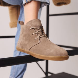 Women wearing gray suede barefoot boots with jeans – minimalist shoes