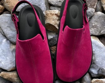 Handgemaakte leren klompen: suède slingbacksandalen in aangepaste kleur