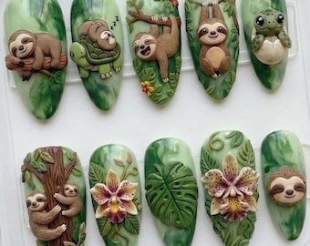 Uñas postizas hechas a mano con diseño de perezoso de la jungla / Animales de la selva tropical en 3D, orquídea y hoja de monstera / Uñas almendradas para un estilo natural y caprichoso.