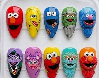 Paznokcie 3D z motywem Ulicy Sezamkowej | Elmo, Ciasteczkowy Potwór, Abby Cadabby i Wielki Ptak | Paznokcie w kształcie migdałów w klimacie nostalgii dla dzieci