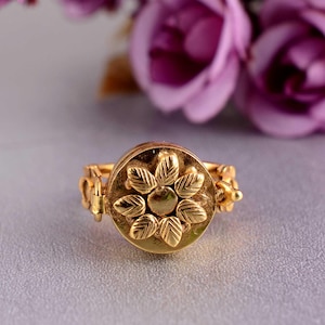 Brass Poison Box Ring – Secret Round Locket Ring with Hidden Compartment, Unique Boho Jewelry Gift for Men & Women