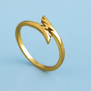 Minimalist Brass Leaf Ring: Adjustable Boho Jewelry