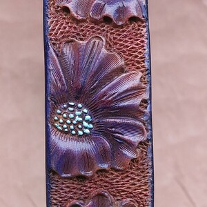 Purple floral design for this handmade dog tag collar. The flowers are hand tooled for a ever lasting design. it fits 18.25" over the head size by 1" wide.