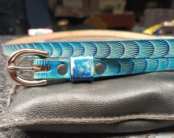 Handmade leather skinny belt for men or women in shades of blue, leather scallop skinny belt, blue leather skinny belt for big and tall