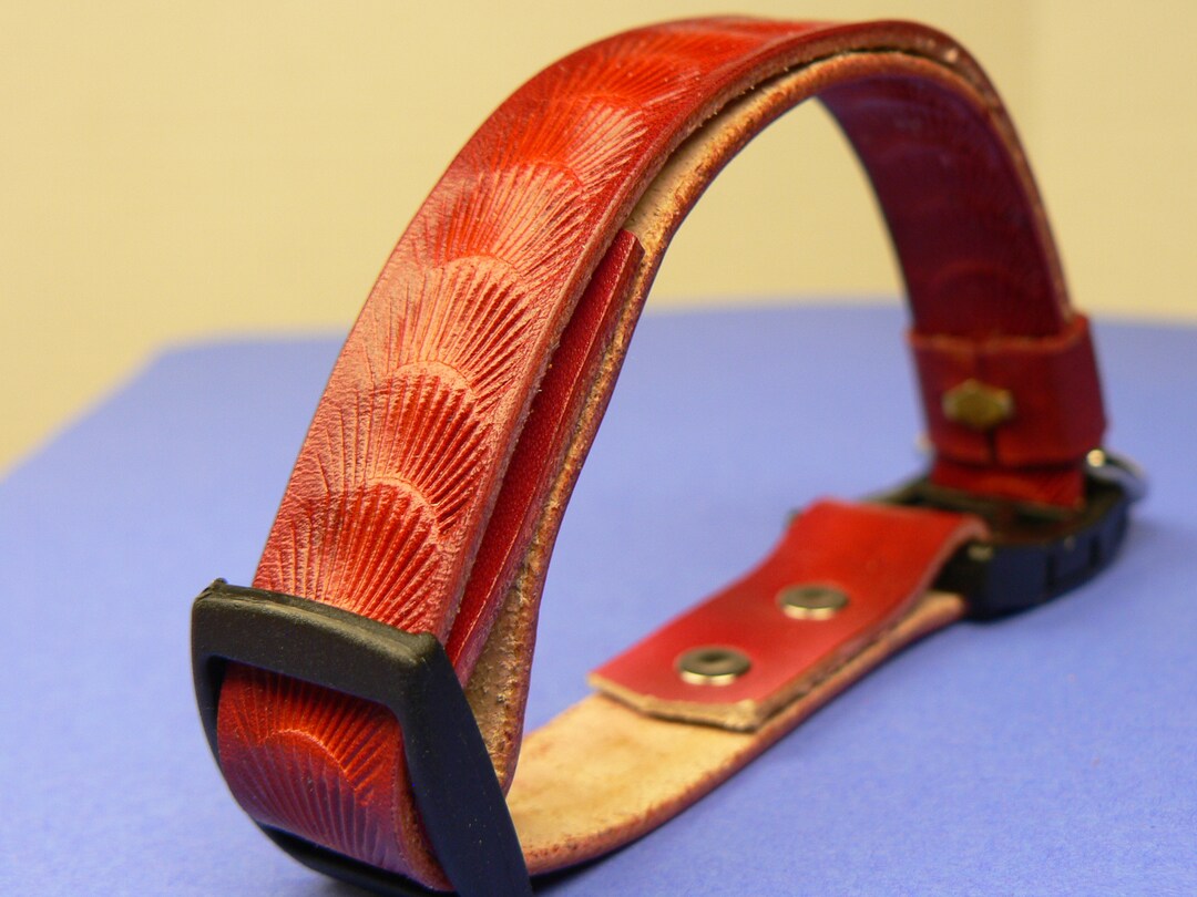 Handmade Leather Safety Breakaway Collar for Cats or Dogs, Scallop