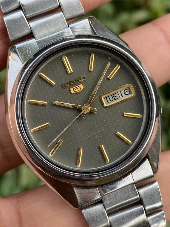 Vintage Jan 1984, Seiko 5 Automatic 7009-8740 Day/date Grey
