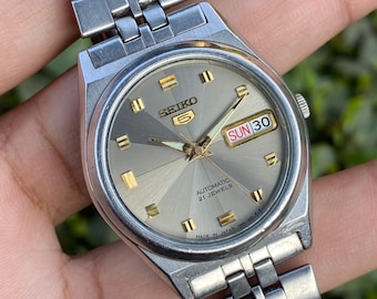Vintage 1990s, Seiko 5 Automatic 7s26-0070 Day/date Silver/grey