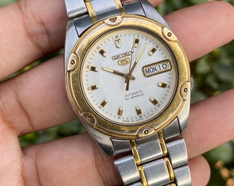Vintage Japan SEIKO SQ Two Tone Fluted Bezel Quartz Roman Numerals